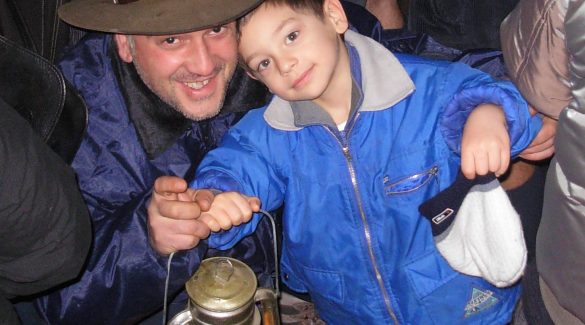 Bambino con fiamma
